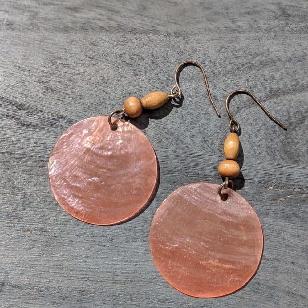 Peach Shell Earrings 🍑 - Picture 3 of 3